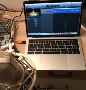 Macbook Pro mit Touch Bar - Musikaufnahme